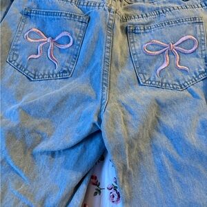 2/35$🍓⭐️ Stylish Blue Jeans with Pink Bow Embroidery